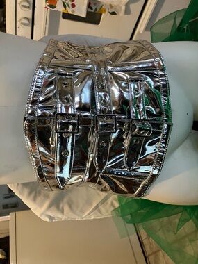 Fierce n fantastic silver patent leather waist sinching piece sz L